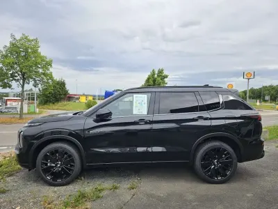 Neu Mitsubishi Outlander P-HEV 306 PS (225 kW) 2026 Schwarz SUV
