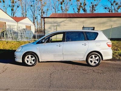 Silber Gebraucht 2005 Toyota Avensis Verso Sol Van / Kleinbus | 1.950 €