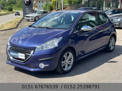 Gebraucht Peugeot 208 Allure 92 PS (67 kW) 2014 Lackierung blau virtuel/metall Kleinwagen