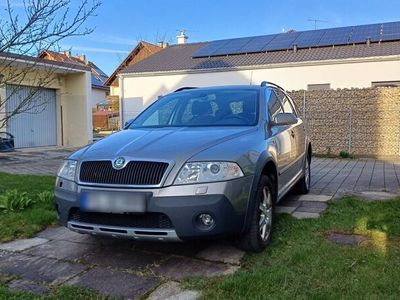 gebraucht Skoda Octavia Combi 2.0 TDI PD DPF 4x4 Scout Scout