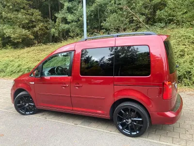 Gebraucht VW Caddy 102 PS (75 kW) 2017 Rot Van / Kleinbus
