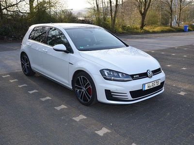 Second-hand VW Golf VII Sound 184 CP (135 kW) 2015 Alb Berlinǎ