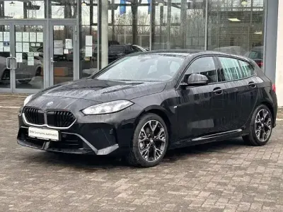 Gebraucht BMW 120 M Sport 170 PS (125 kW) 2024 Black sapphire metallic (metallic) Kleinwagen