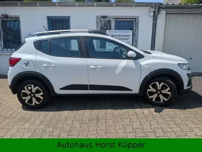 Gebraucht Dacia Sandero Comfort 101 PS (74 kW) 2021 Weiß SUV