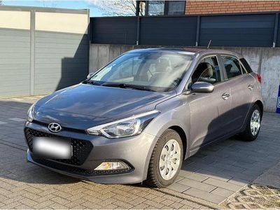 Usata Hyundai i20 101 CV (74 kW) 2017 Grigio Berlina
