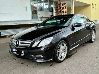 Gebraucht Mercedes E350 Avantgarde 231 PS (169 kW) 2011 Schwarz Coupé