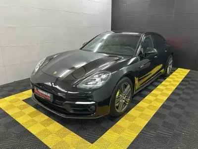 Gebraucht Porsche Panamera Platinum Edition 467 PS (343 kW) 2022 Tiefschwarzmetallic Kleinwagen