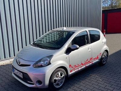 Usata Toyota Aygo 68 CV (50 kW) 2013 Argento Utilitaria