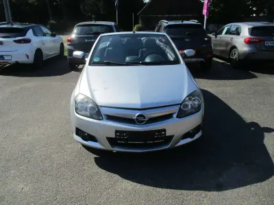 Gebraucht Opel Tigra Sport 125 PS (91 kW) 2005 Starsilber iii m2 Cabrio