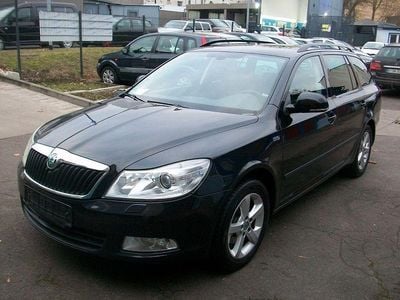 Schwarz Gebraucht 2012 Skoda Octavia Family Kombi | 4.900 € (Fairer Preis)