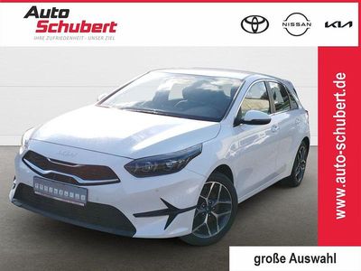 Gebraucht Kia Ceed Spirit 160 PS (117 kW) 2022 Weiss Kleinwagen