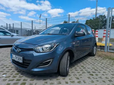 Gebraucht Hyundai i20 86 PS (63 kW) 2013 Blau Kleinwagen