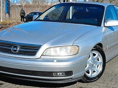Grau Gebraucht 2000 Opel Omega Limousine | 2.450 € (Fairer Preis)