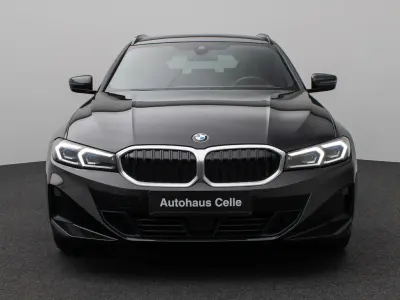 Gebraucht BMW 320 Sport Line 190 PS (139 kW) 2023 Schwarz Limousine