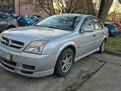 Second-hand Opel Vectra 147 CP (108 kW) 2003 Argintiu Berlinǎ