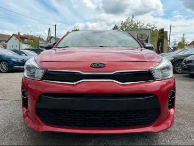Gebraucht Kia Rio 99 PS (72 kW) 2018 Rot Limousine