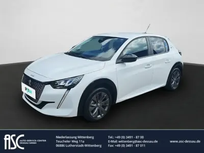 Gebraucht Peugeot e-208 100 kW (136 PS) 2022 Weiß Kleinwagen