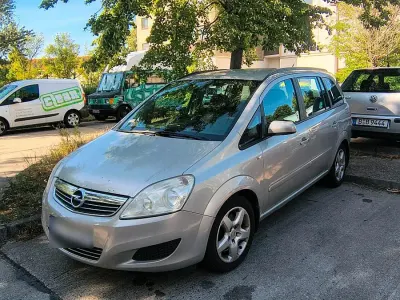 Gebraucht Opel Zafira 150 PS (110 kW) 2010 Gold Van / Kleinbus