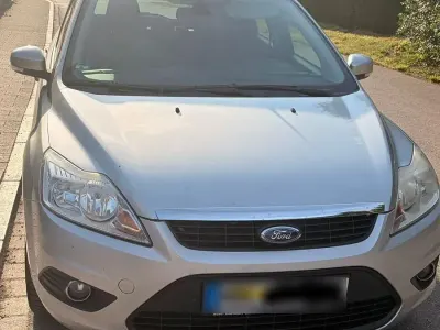 Gebraucht Ford Focus 109 PS (80 kW) 2010 Silber Kombi