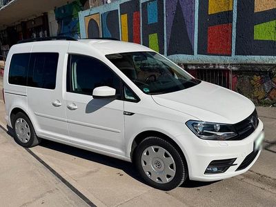 Second-hand VW Caddy Family 150 CP (110 kW) 2016 Alb Monovolum