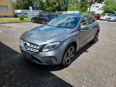 Gebraucht Mercedes GLA220 Style 177 PS (130 kW) 2018 Grau SUV