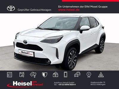 Schneeweiß Gebraucht 2021 Toyota Yaris Hybrid Connect Style | 24.490 € (Etwas zu teuer)