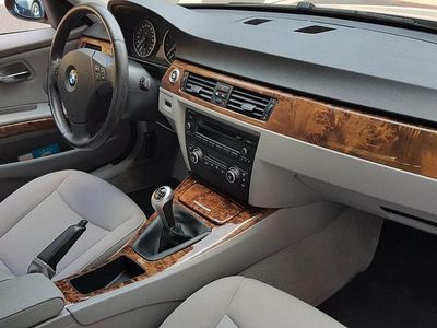 Gebraucht BMW 320 150 PS (110 kW) 2007 Silber Limousine