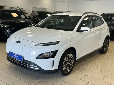 Usata Hyundai Kona Select 100 kW (136 CV) 2022 Bianco SUV