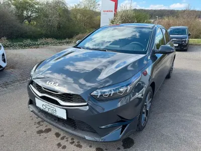 Neu Kia Ceed Style 101 PS (74 kW) 2026 Grau Kleinwagen