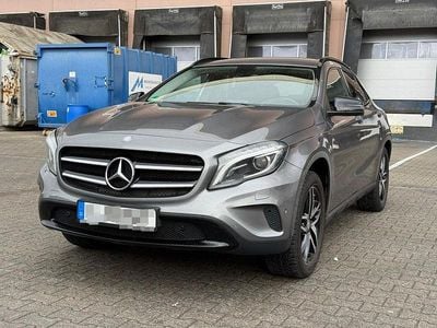 Gebraucht Mercedes GLA180 122 PS (89 kW) 2015 Grau SUV