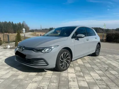 Usata VW Golf VIII Life 110 CV (80 kW) 2023 Grigio Berlina