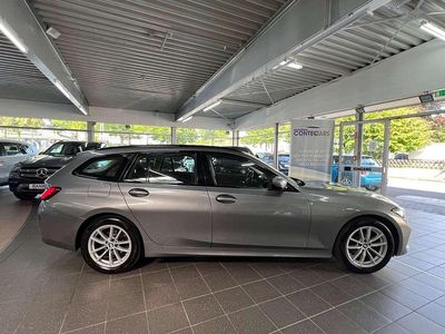 Gebraucht BMW 318 Sport Line 150 PS (110 kW) 2022 Skyscraper grau Kombi