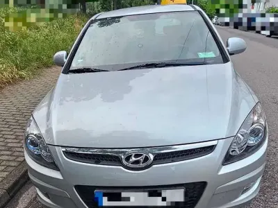 Gebraucht Hyundai i30 Comfort 109 PS (80 kW) 2009 Silber Limousine