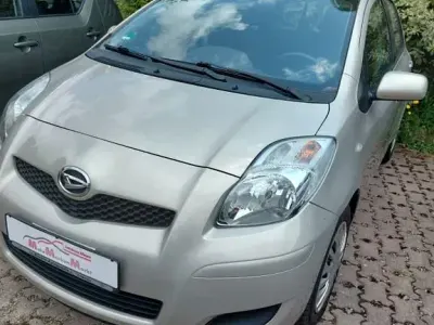 Gebraucht Daihatsu Charade 99 PS (72 kW) 2013 Silber Limousine