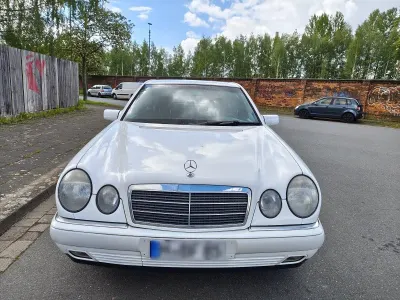 Gebraucht Mercedes E240 Elegance 170 PS (125 kW) 1998 Weiß Limousine