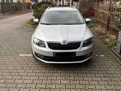 Gebraucht Skoda Octavia LAURIN & KLEMENT 180 PS (132 kW) 2016 Silber Kleinwagen