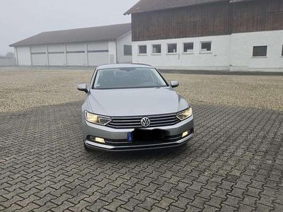 Grau Gebraucht 2016 VW Passat Comfortline Limousine | 11.999 € (Fairer Preis)