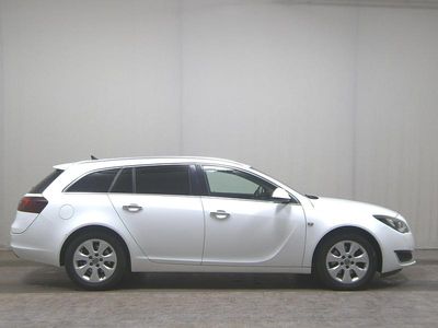 Usado Opel Insignia Innovation 163 HP (119 kW) 2014 Branco Carrinha