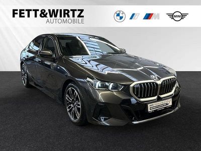 Gebraucht BMW 520 M Sport 197 PS (144 kW) 2025 Sophistograu brillanteffekt metallic Limousine