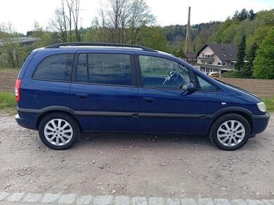 Begagnad Opel Zafira 125 HK (91 kW) 2003 Blå Minibuss