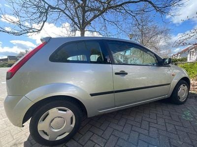 Gebraucht Ford Fiesta Ghia 80 PS (58 kW) 2005 Silber Kleinwagen