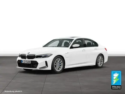 Gebraucht BMW 330e M Sport 292 PS (214 kW) 2025 Weiß Limousine
