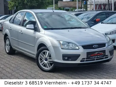 Gebraucht Ford Focus Ghia 116 PS (85 kW) 2006 Silber Limousine
