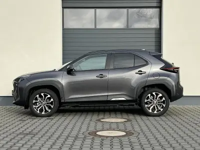 Neu Toyota Yaris Cross Comfort 131 PS (96 kW) 2026 Marlin grau SUV