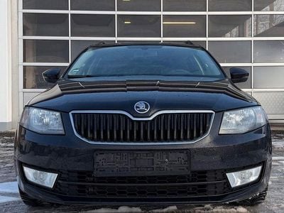 Schwarz Gebraucht 2014 Skoda Octavia Ambition Kombi | 4.999 € (Superpreis)