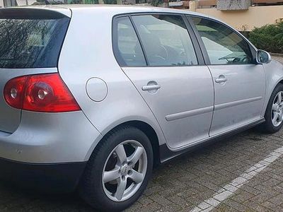 Usata VW Golf V 105 CV (77 kW) 2006 Argento Utilitaria
