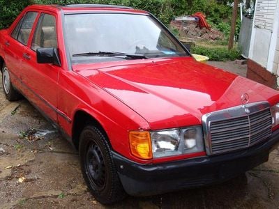 Usata Mercedes 190 90 CV (66 kW) 1983 Rosso Berlina