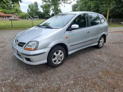 Nissan Almera Tino