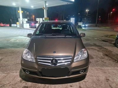 Gebraucht Mercedes A180 Avantgarde 109 PS (80 kW) 2009 Gold Kleinwagen