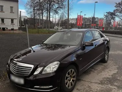 Gebraucht Mercedes E220 Elegance 170 PS (125 kW) 2010 Braun Limousine